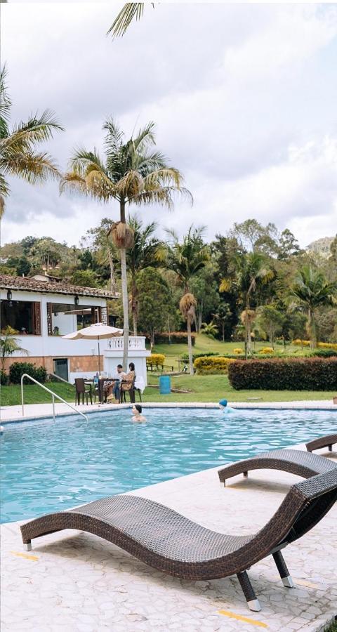 Club Campestre Hacienda Fizebad Hotel El Retiro  Buitenkant foto